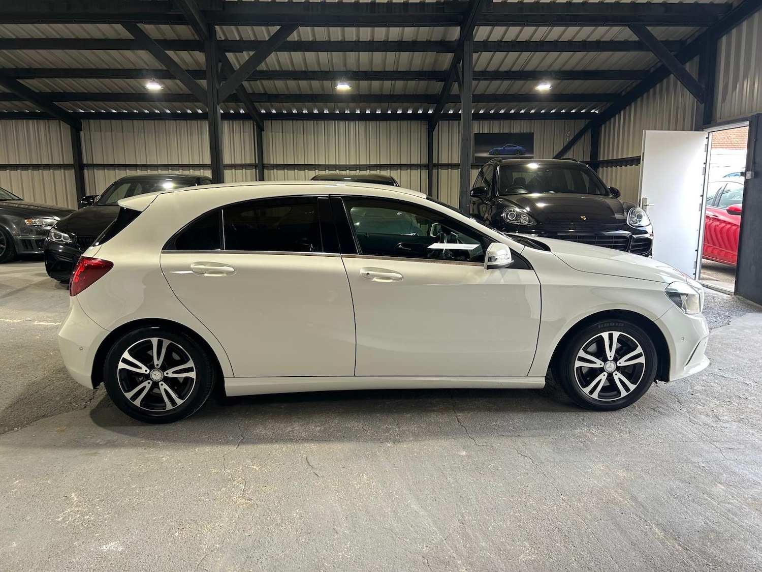 Used Mercedes-Benz A-Class 2016 for sale - 76518588: Photo 11