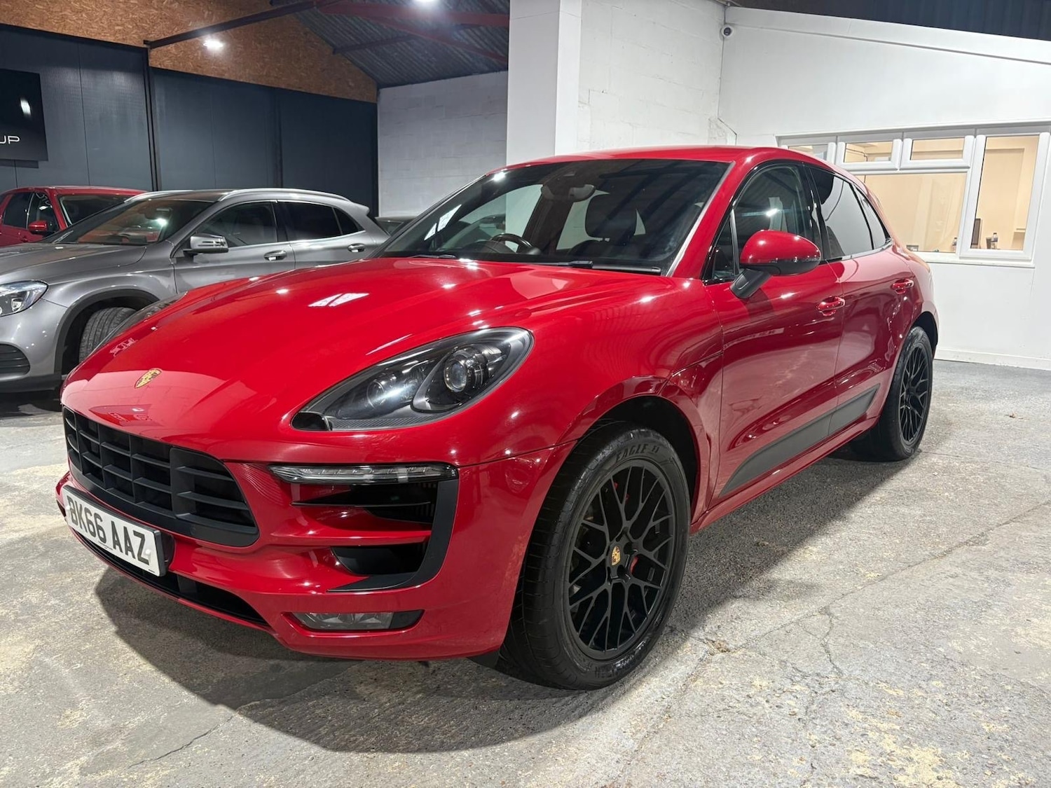 Used Porsche Macan 2016 for sale - 76488616: Photo 1
