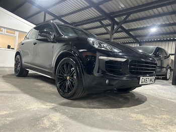 Used Porsche Cayenne 2017 for sale - 75945429: Photo