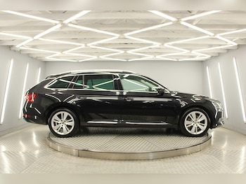 Used Skoda Superb 2017 for sale - 75873912: Photo