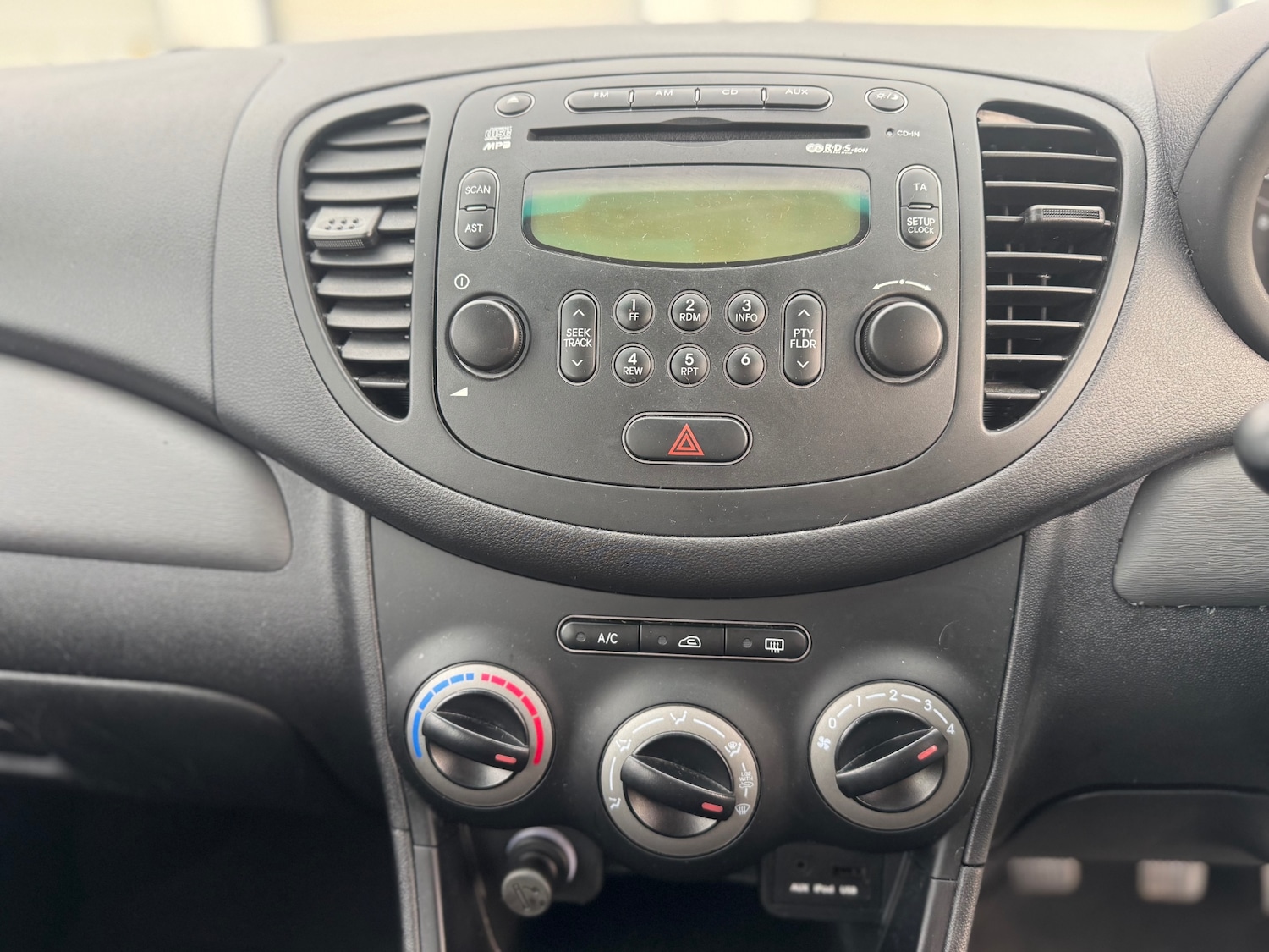 Used Hyundai i10 2013 for sale - 76904760: Photo 13