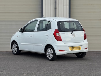 Used Hyundai i10 2013 for sale - 76904760: Photo