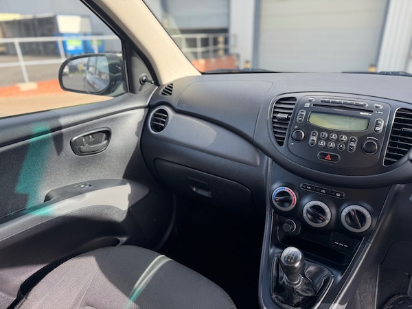 Used Hyundai i10 2011 for sale - 76209519: Photo 11