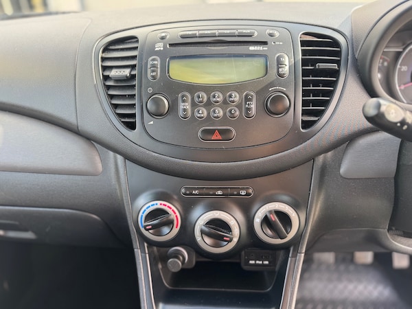 Used Hyundai i10 2011 for sale - 76209519: Photo 12