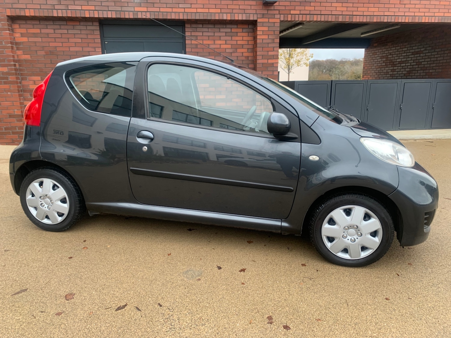 Used Peugeot 107 2011 for sale - 76758981: Photo 2