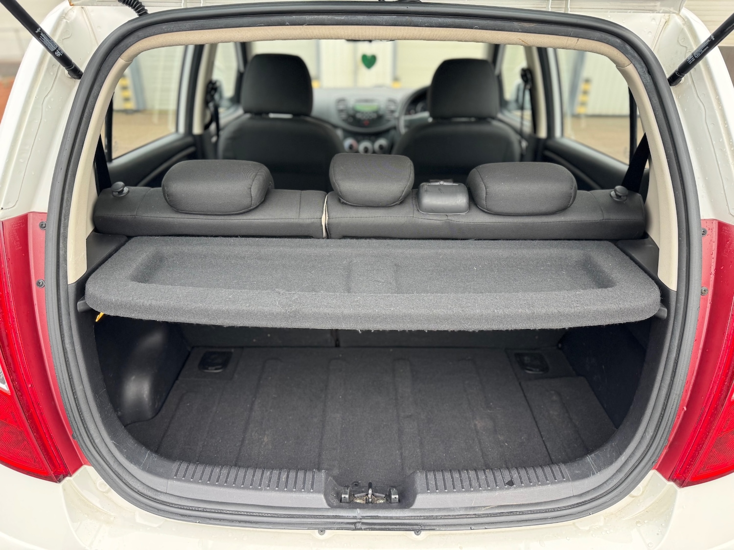 Used Hyundai i10 2014 for sale - 77352220: Photo 16