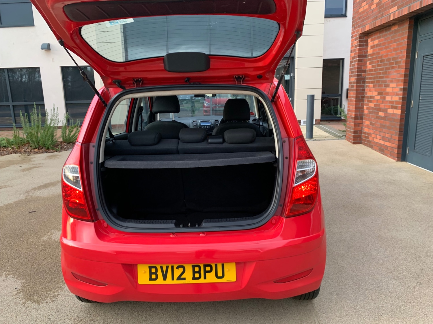 Used Hyundai i10 2012 for sale - 76974785: Photo 17