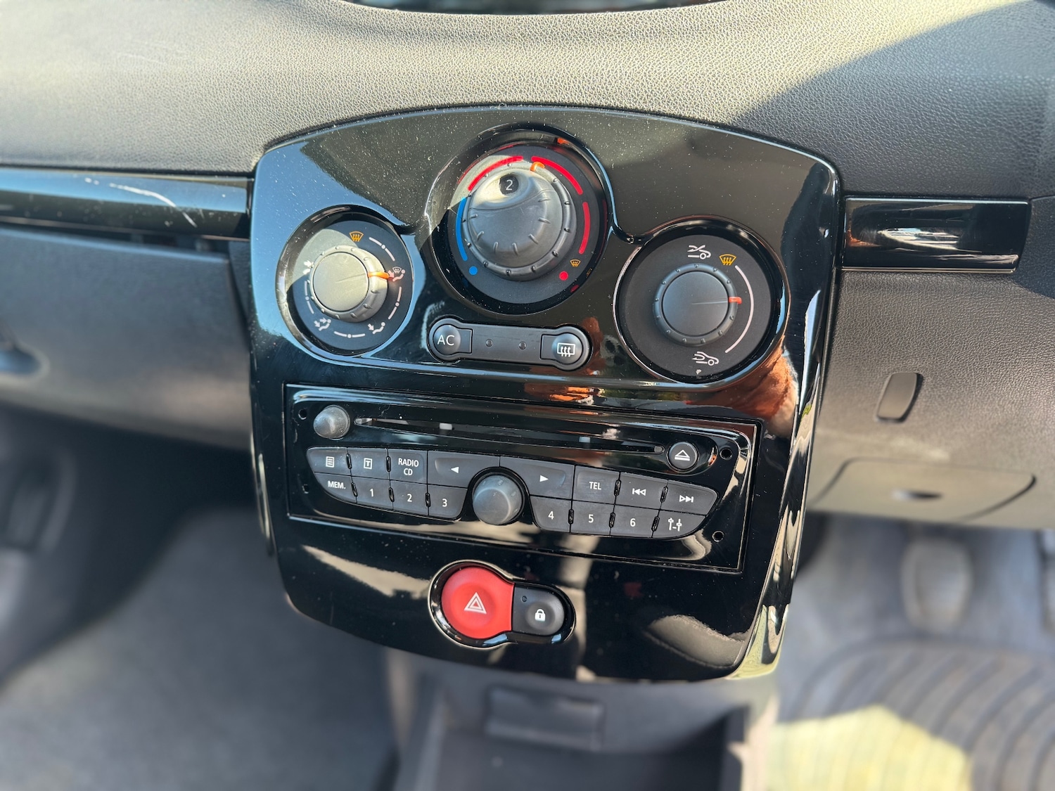 Used Renault Clio 2012 for sale - 78109335: Photo 12