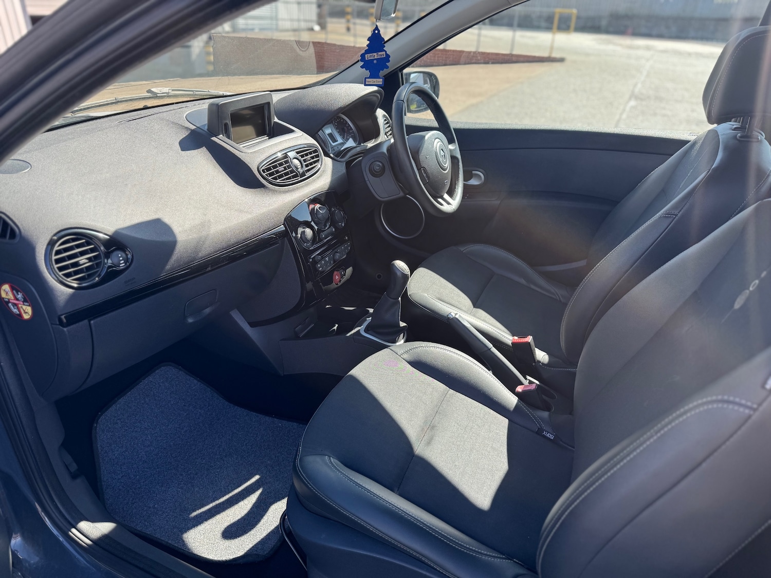 Used Renault Clio 2012 for sale - 78109335: Photo 15