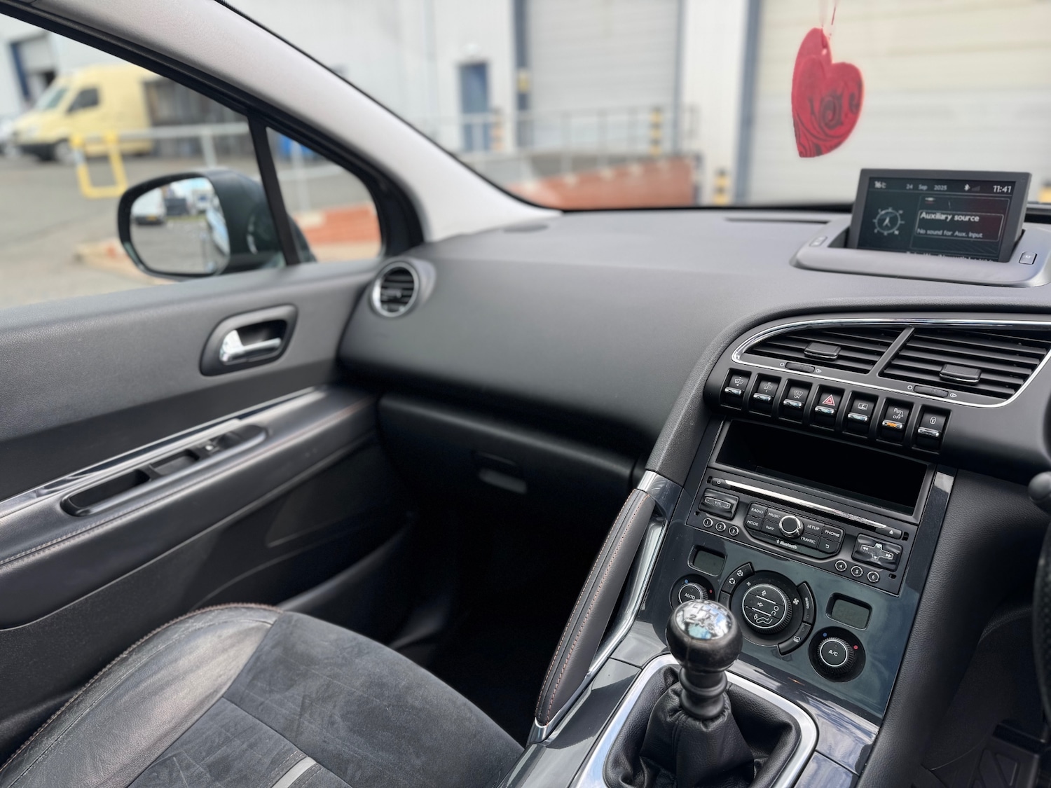 Used Peugeot 3008 2015 for sale - 76056179: Photo 13