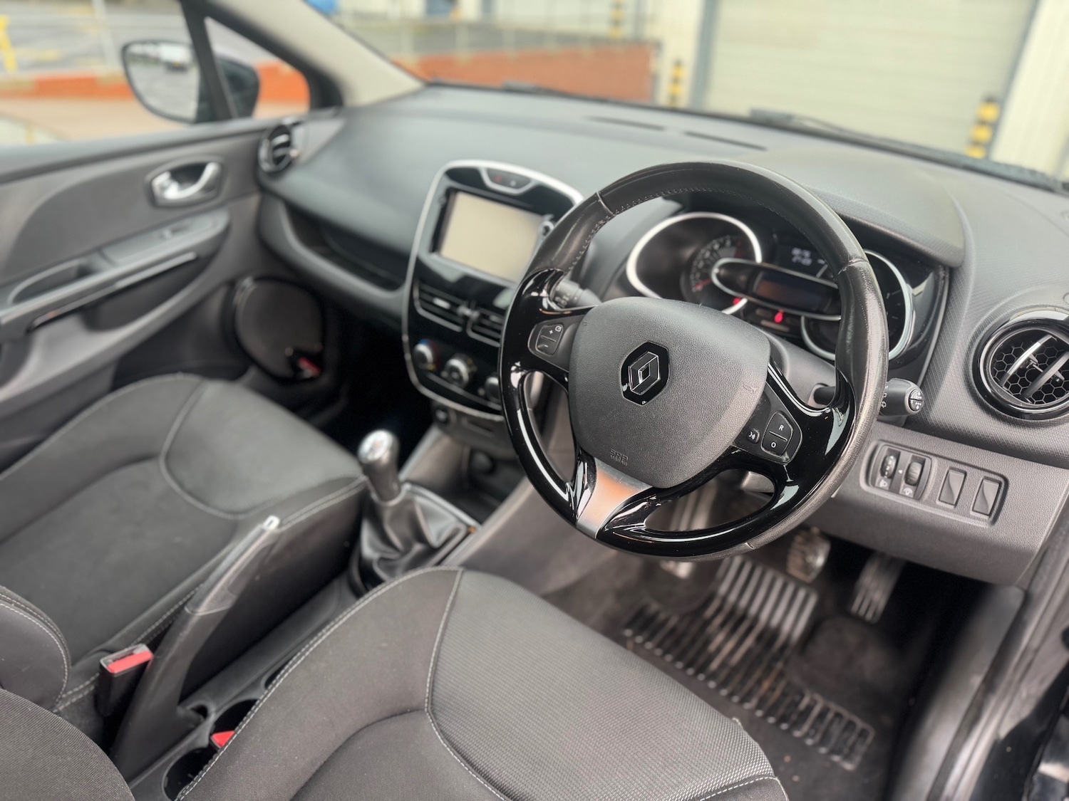 Used Renault Clio 2016 for sale - 76613688: Photo 10