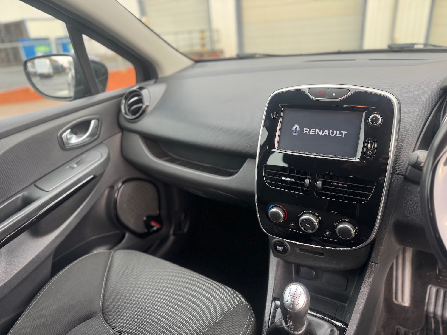 Used Renault Clio 2016 for sale - 76613688: Photo 12