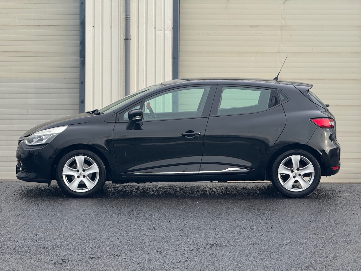 Used Renault Clio 2016 for sale - 76613688: Photo 2