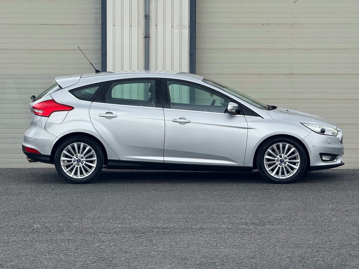 Used Ford Focus 2015 for sale - 78178220: Photo 2