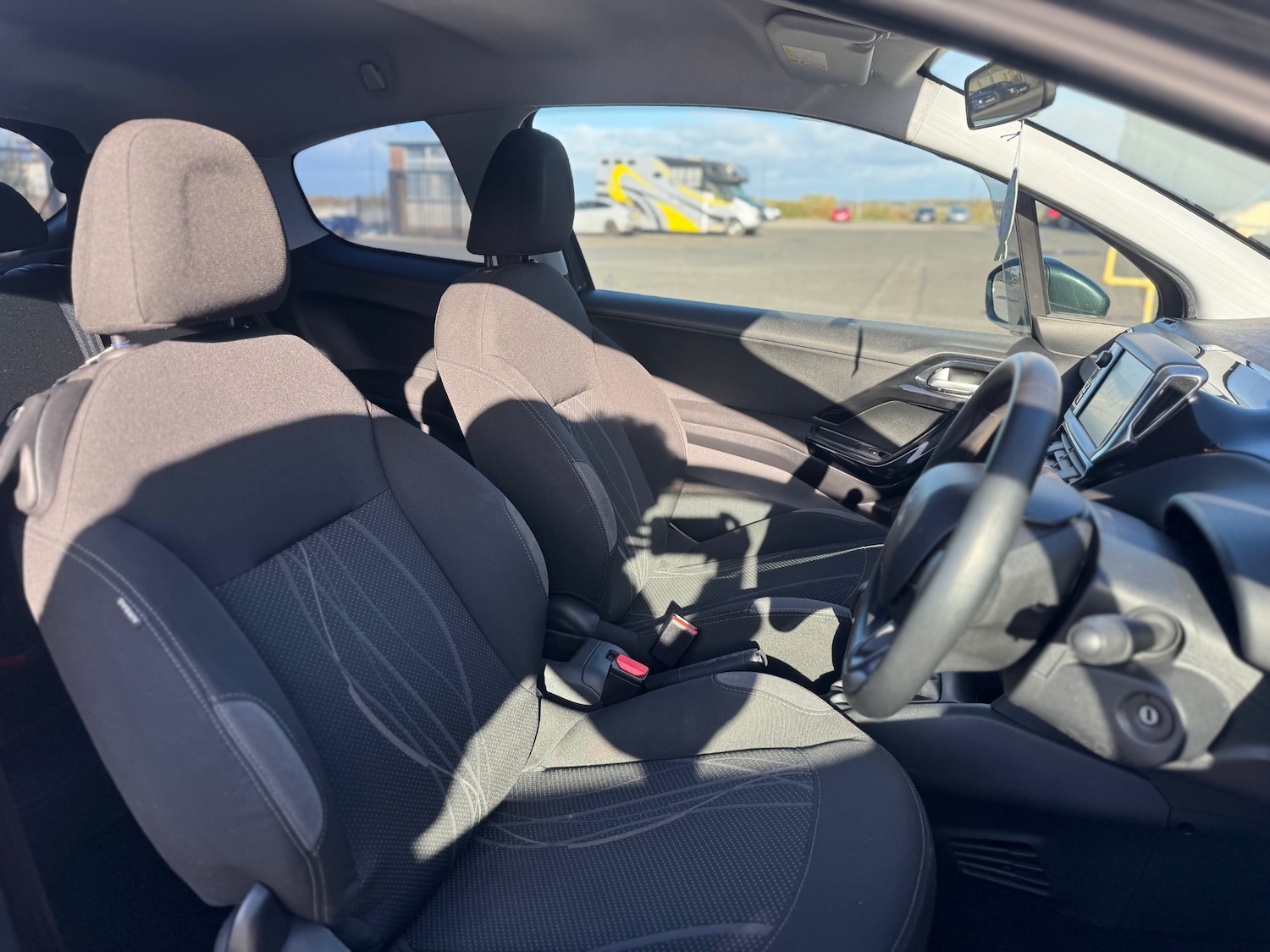 Used Peugeot 208 2014 for sale - 76402928: Photo 10