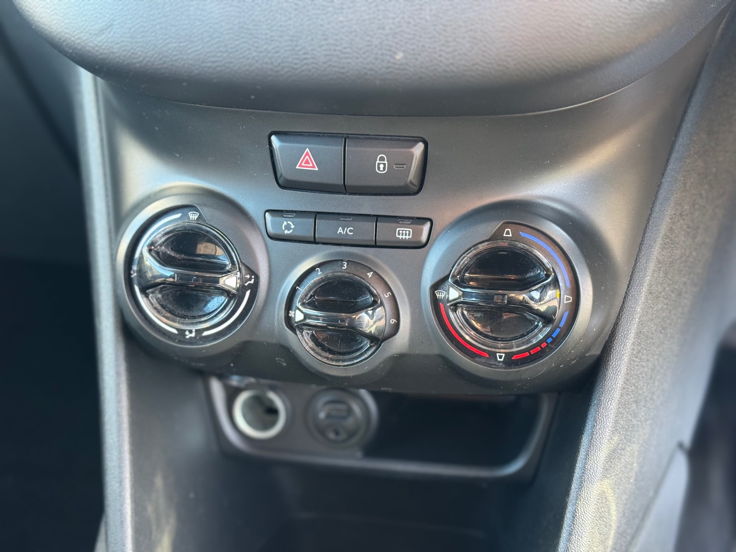 Used Peugeot 208 2014 for sale - 76402928: Photo 13