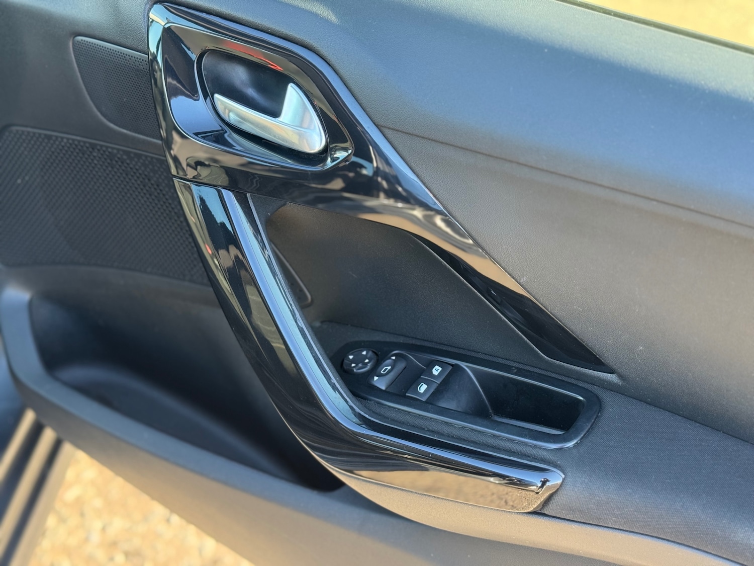 Used Peugeot 208 2014 for sale - 76402928: Photo 17