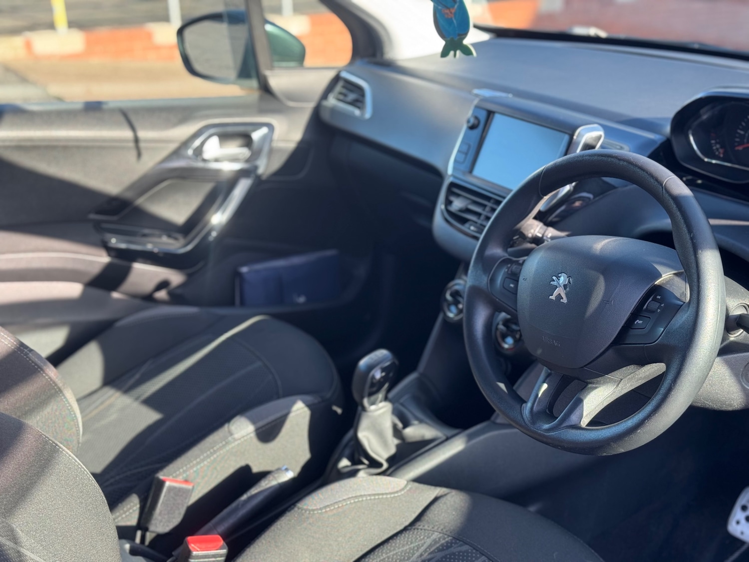 Used Peugeot 208 2014 for sale - 76402928: Photo 9