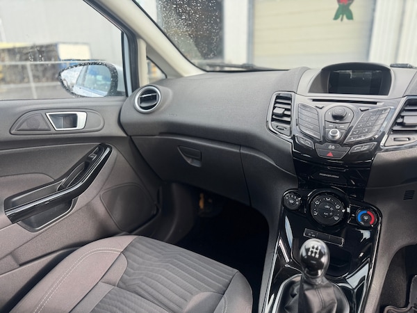 Used Ford Fiesta 2013 for sale - 76330370: Photo 14