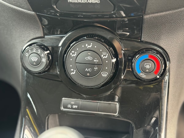 Used Ford Fiesta 2013 for sale - 76330370: Photo 15