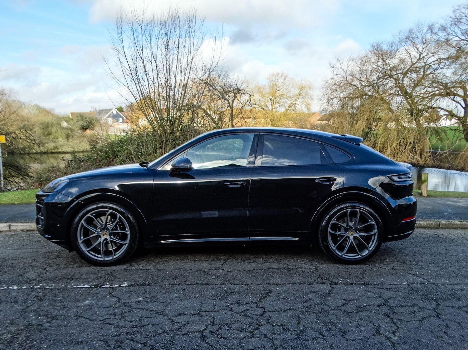 Used Porsche Cayenne for sale - 77671117: Photo 2