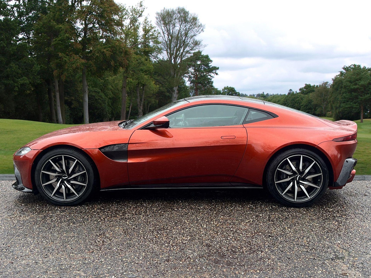 Used Aston Martin Vantage 2018 for sale - 77156735: Photo 2