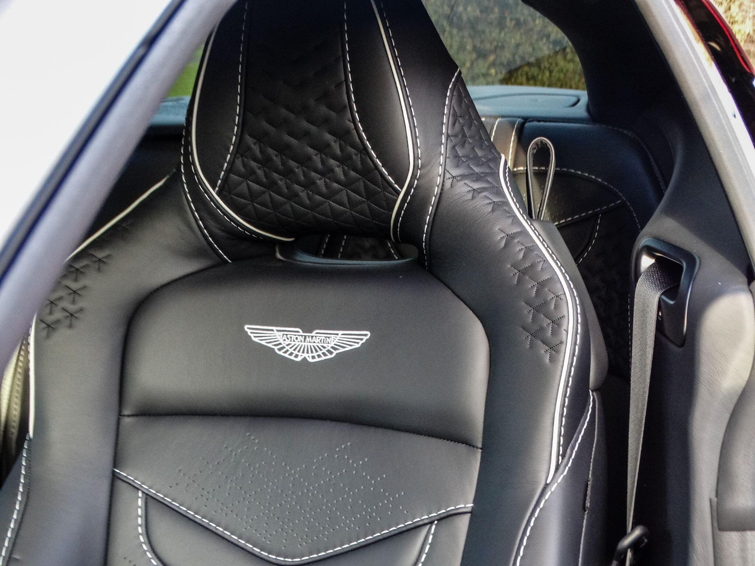 Used Aston Martin DBS 2024 for sale - 76658956: Photo 22