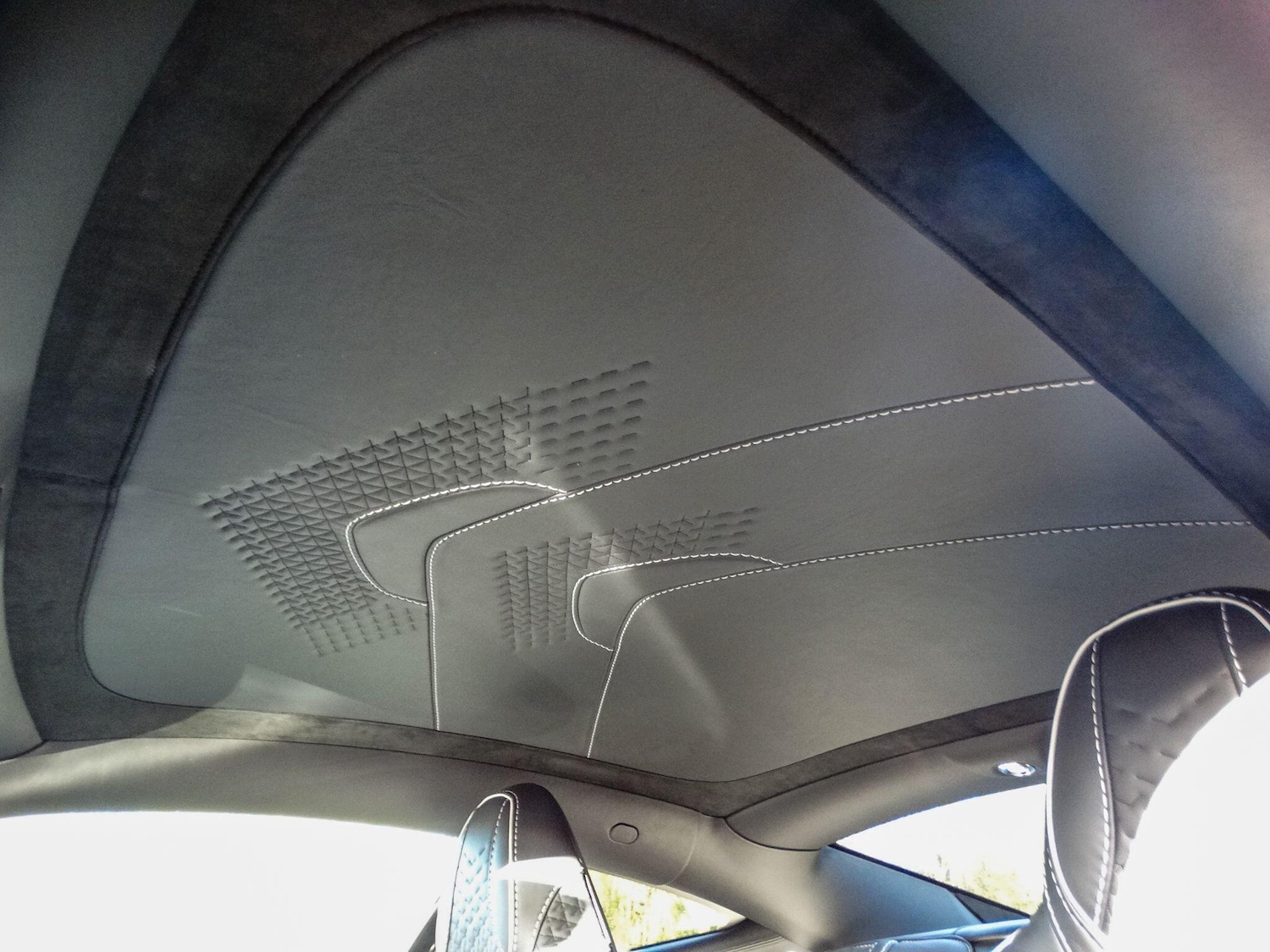 Used Aston Martin DBS 2024 for sale - 76658956: Photo 24