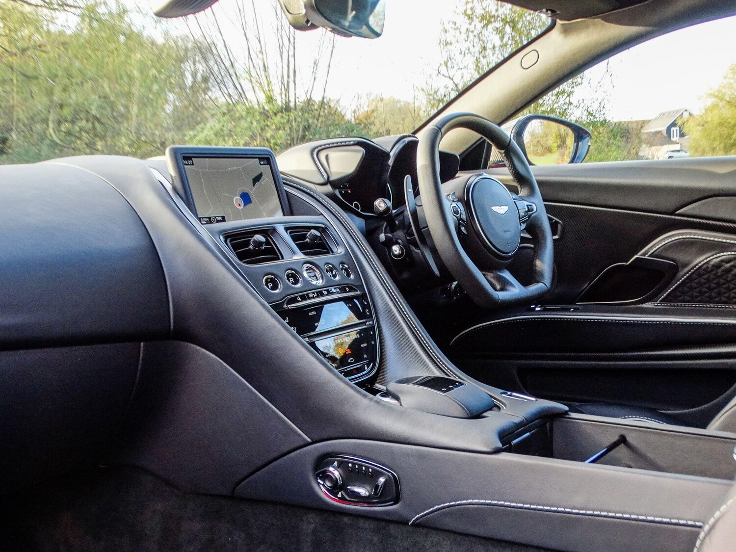 Used Aston Martin DBS 2024 for sale - 76658956: Photo 25