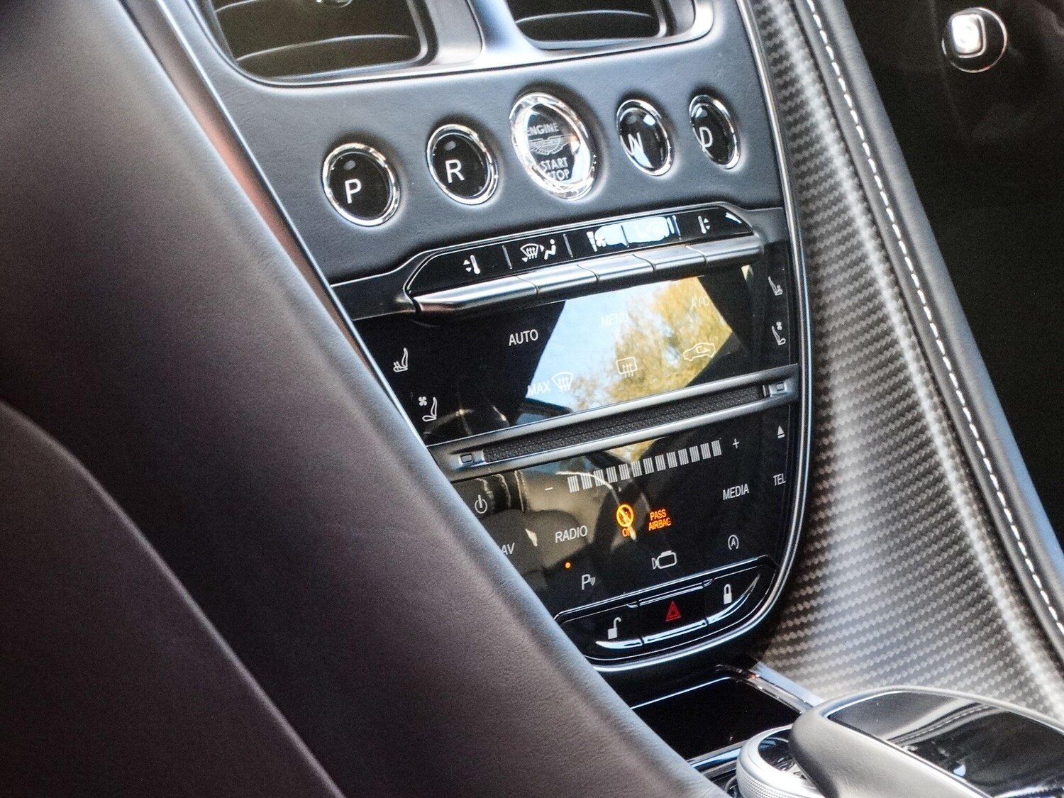 Used Aston Martin DBS 2024 for sale - 76658956: Photo 27