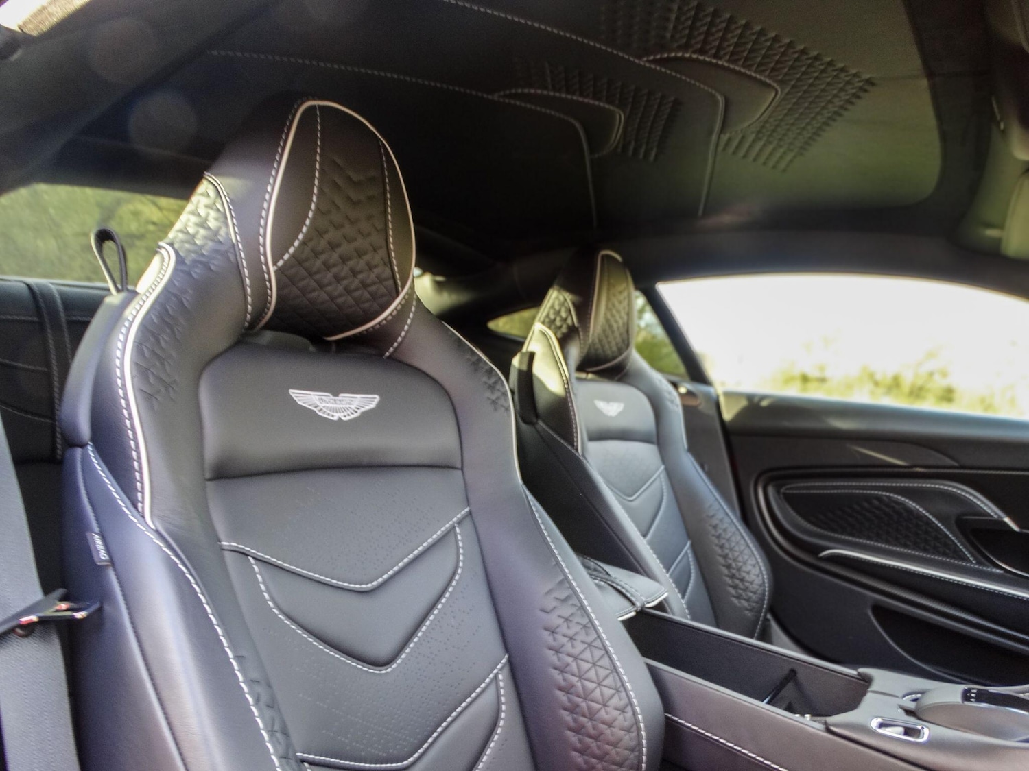 Used Aston Martin DBS 2024 for sale - 76658956: Photo 31