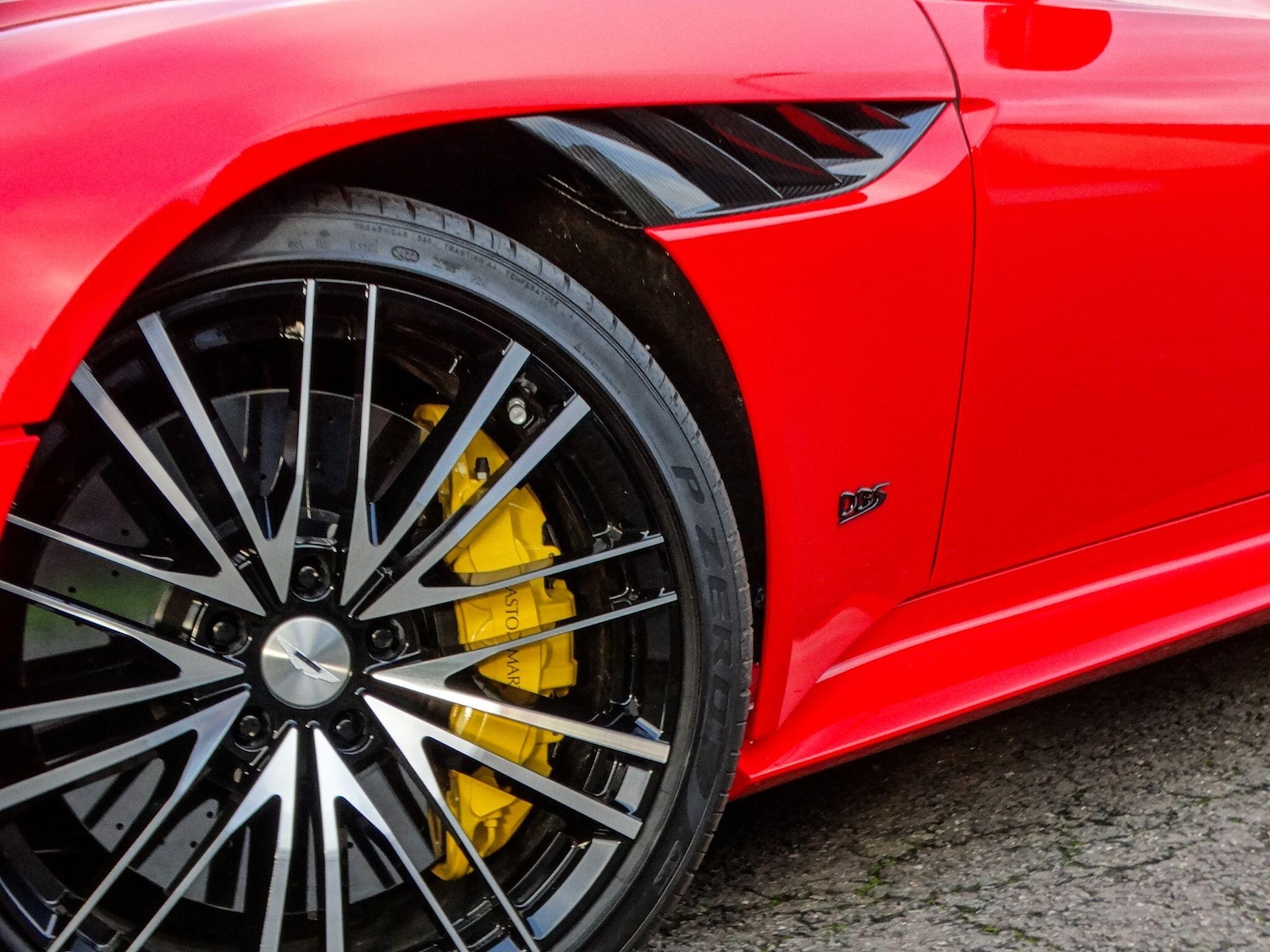 Used Aston Martin DBS 2024 for sale - 76658956: Photo 9