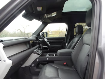 Used Land Rover Defender 110 2023 for sale - 75257136: Photo