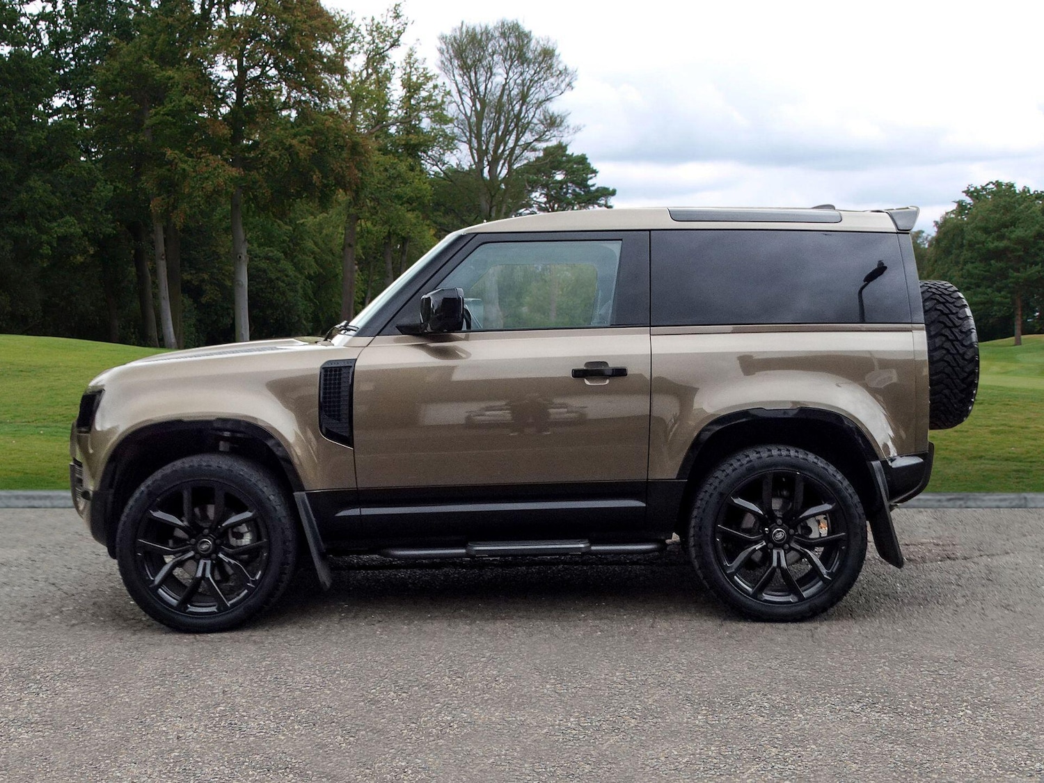 Used Land Rover Defender 90 2024 for sale - 76295050: Photo 2