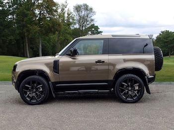 Used Land Rover Defender 90 2024 for sale - 76295050: Photo