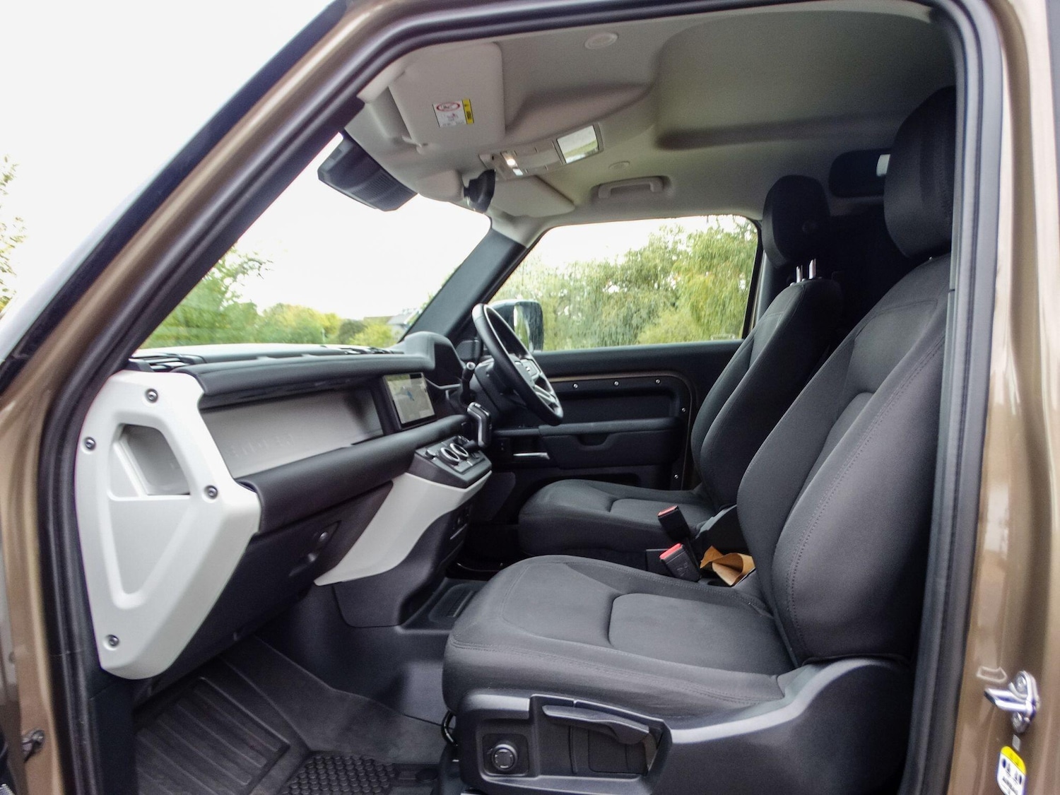 Used Land Rover Defender 90 2024 for sale - 76295050: Photo 3