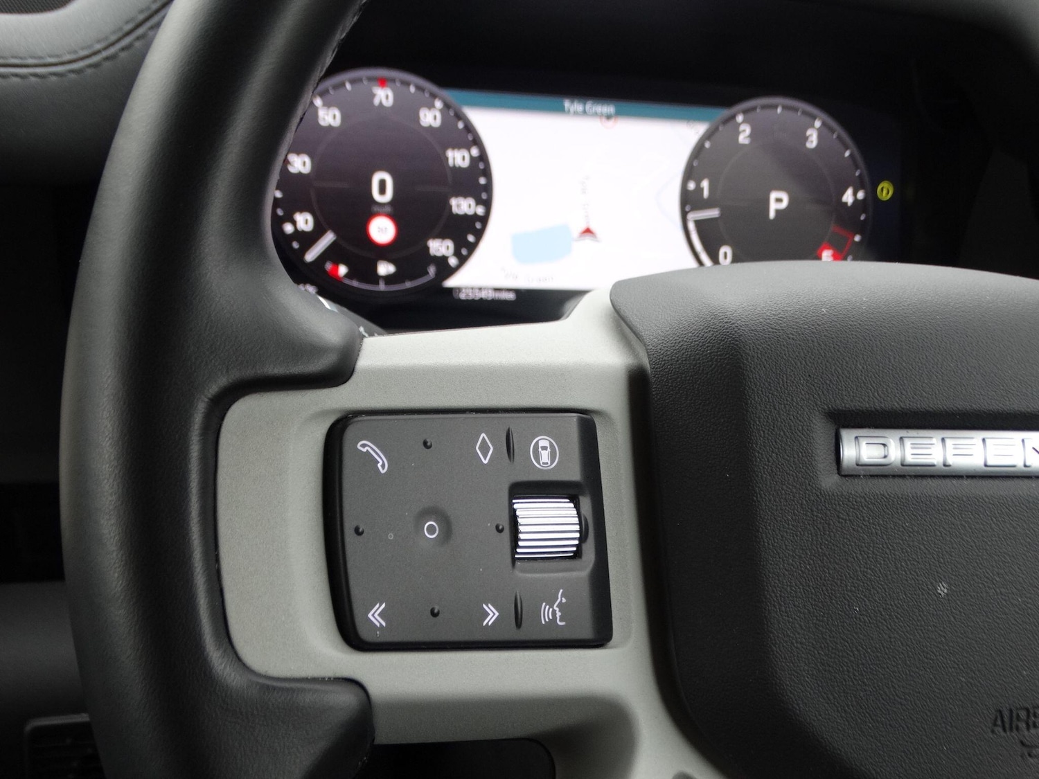 Used Land Rover Defender 90 2024 for sale - 76295050: Photo 30