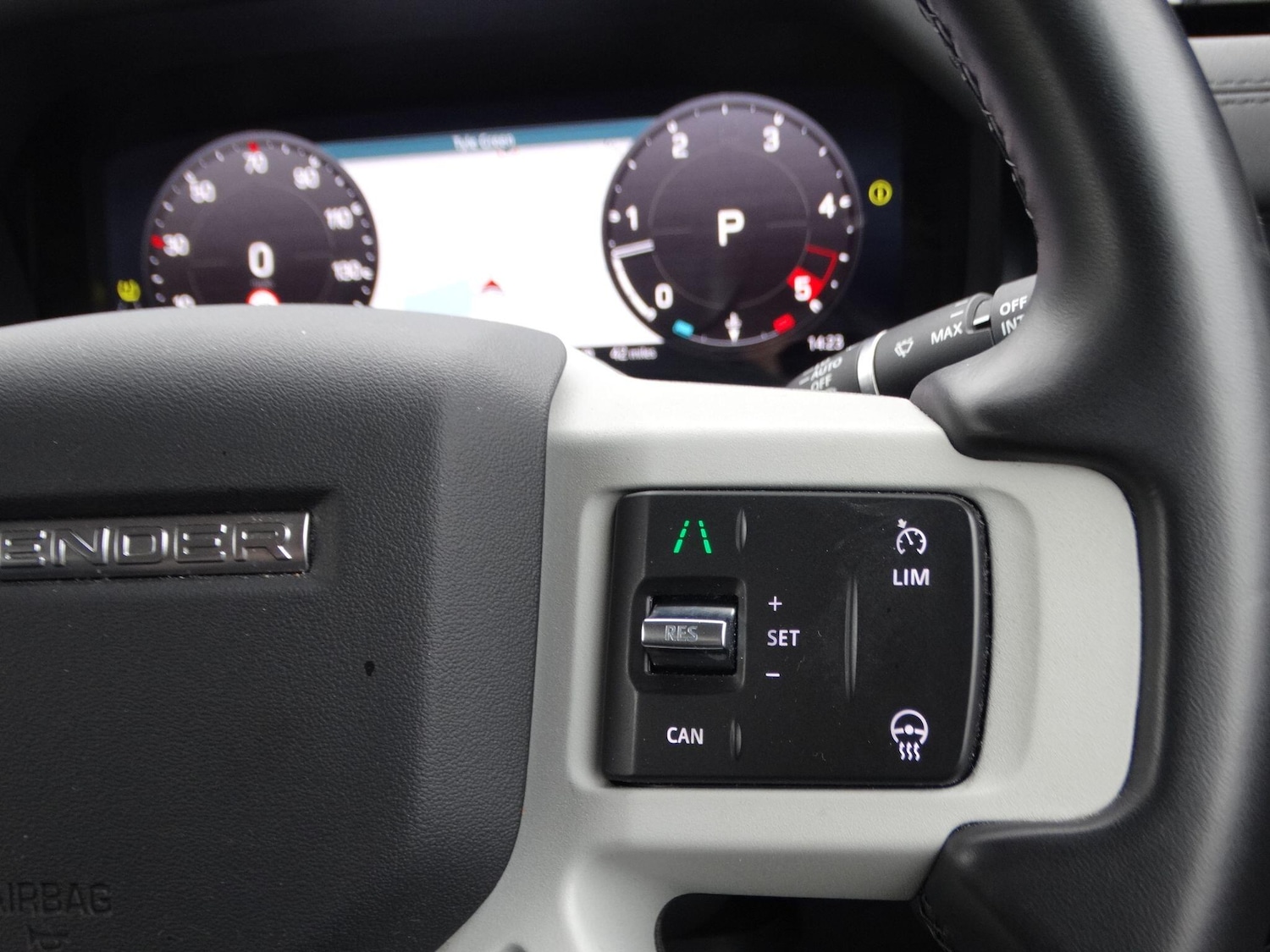 Used Land Rover Defender 90 2024 for sale - 76295050: Photo 31