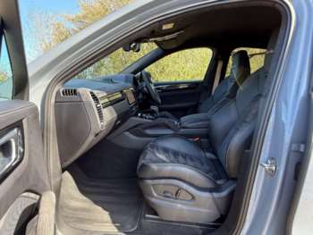 Used Porsche Cayenne 2023 for sale - 74221075: Photo