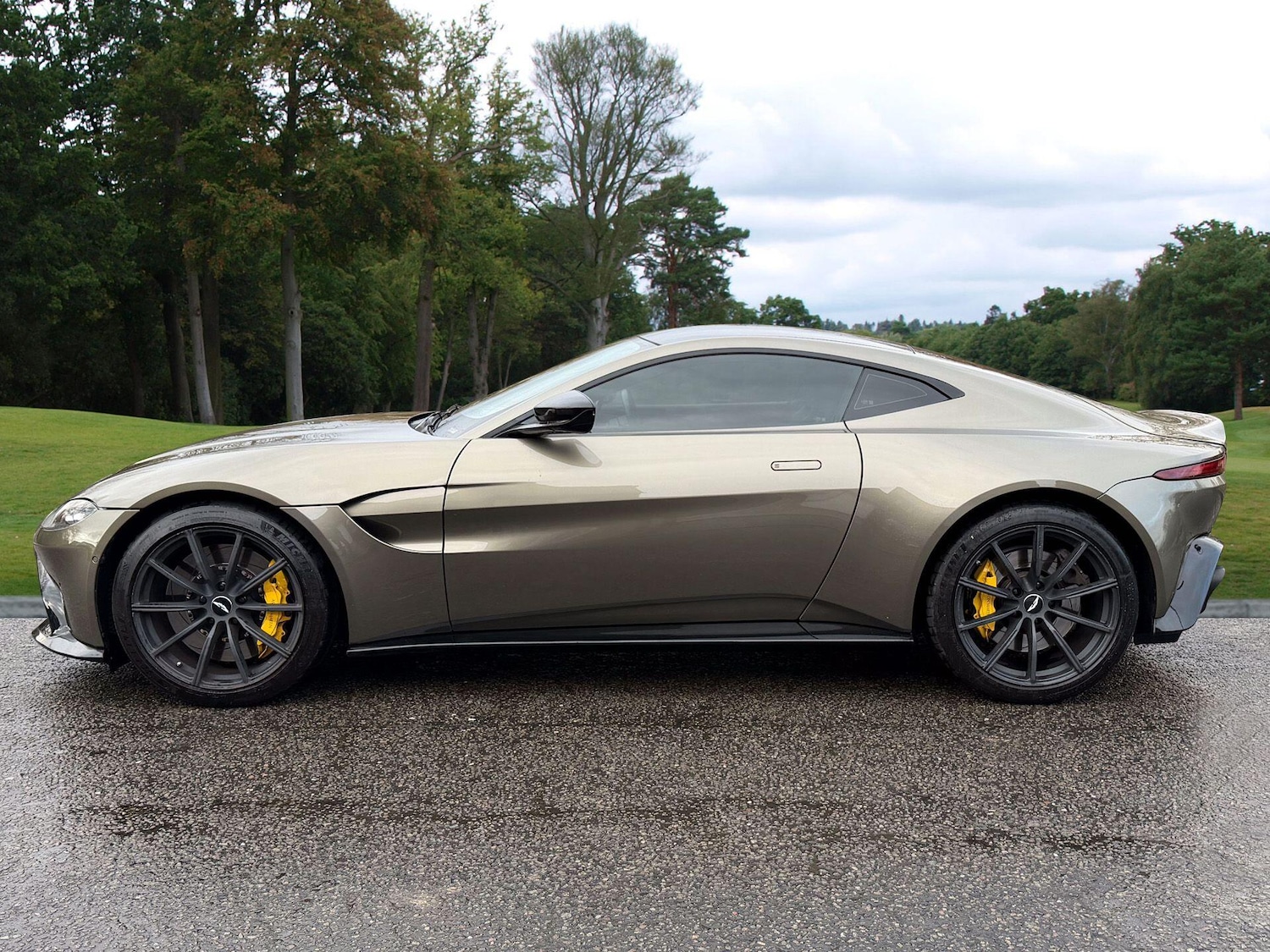 Used Aston Martin Vantage 2019 for sale - 77479323: Photo 2