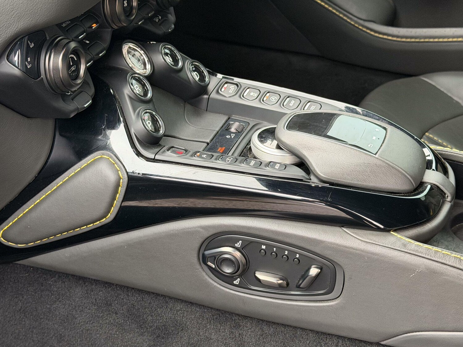 Used Aston Martin Vantage 2019 for sale - 77479323: Photo 34