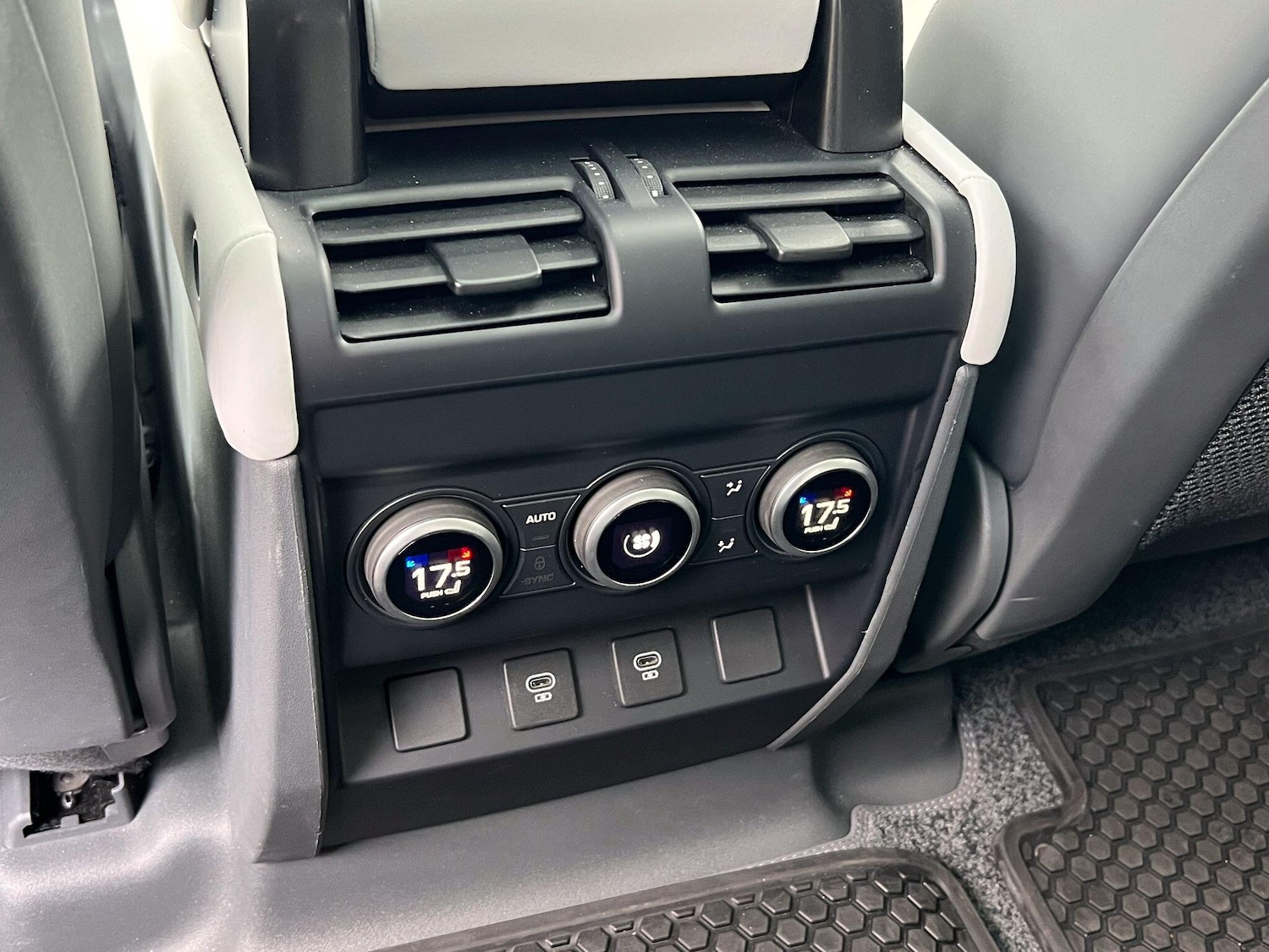 Used Land Rover Defender 110 2024 for sale - 76371288: Photo 16