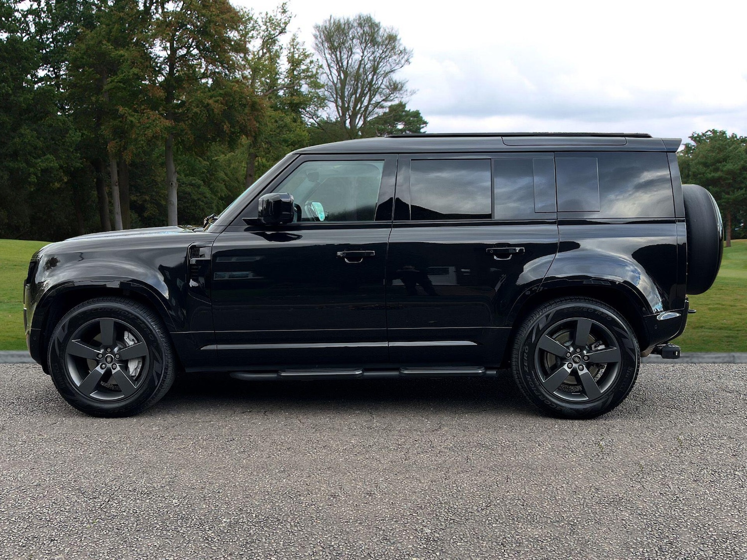 Used Land Rover Defender 110 2024 for sale - 76371288: Photo 2