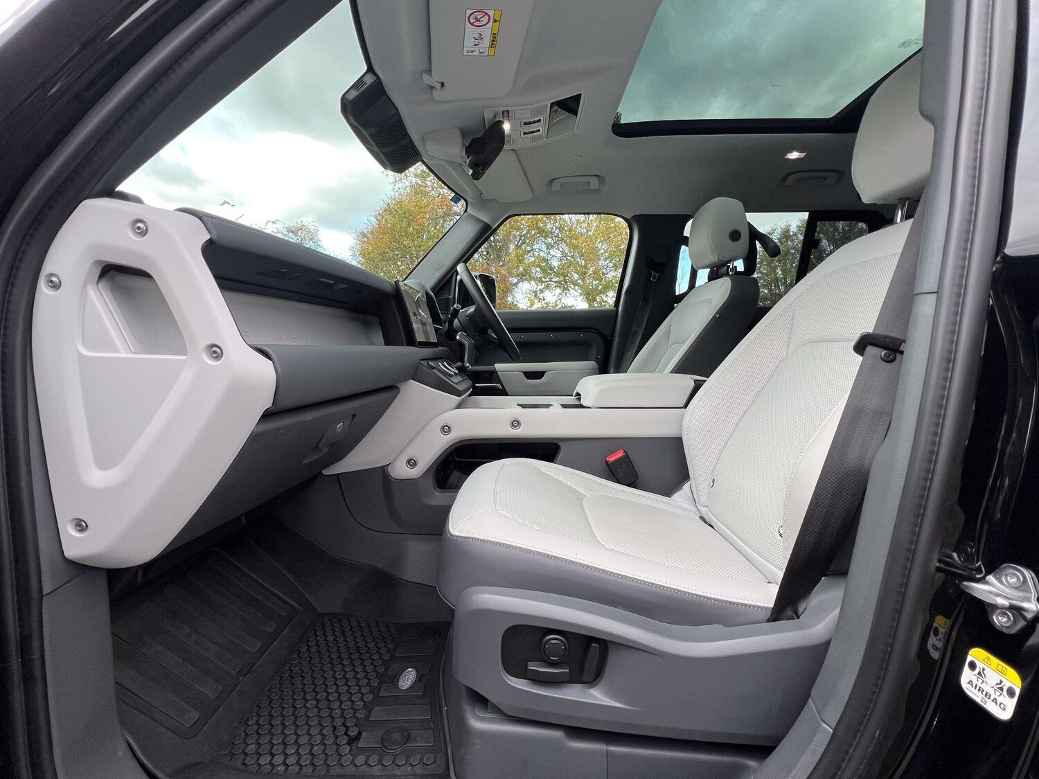 Used Land Rover Defender 110 2024 for sale - 76371288: Photo 3