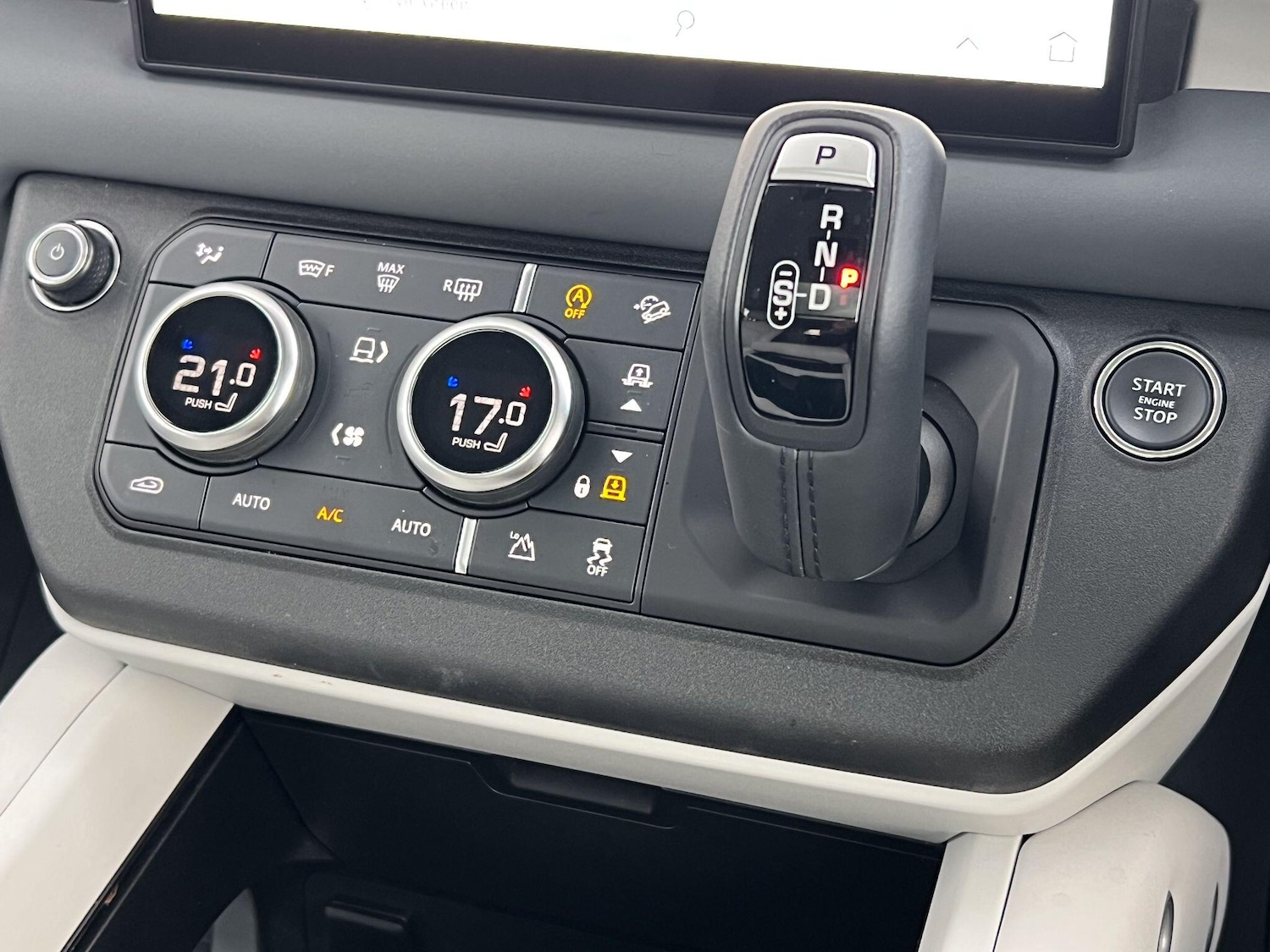 Used Land Rover Defender 110 2024 for sale - 76371288: Photo 41