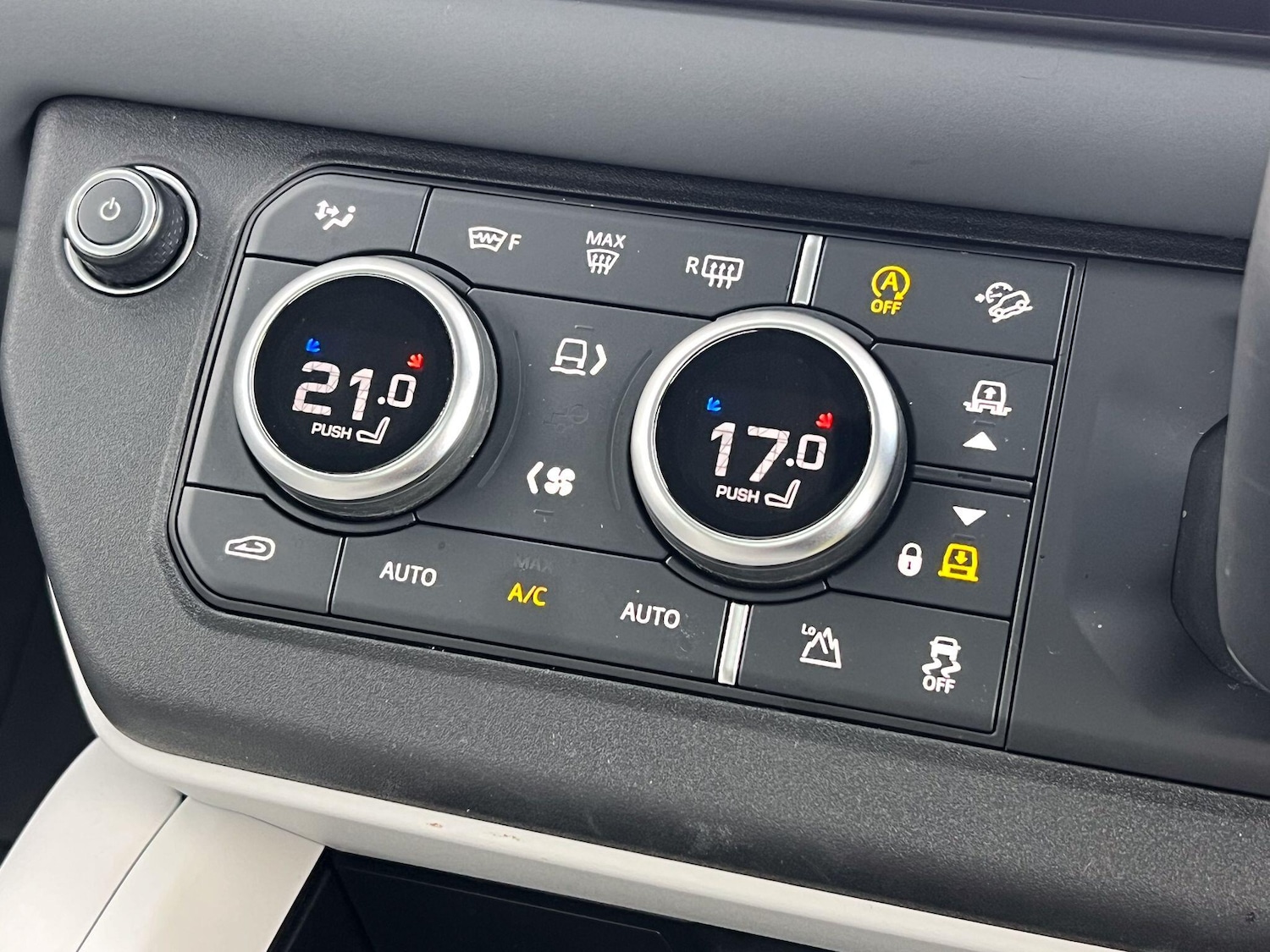 Used Land Rover Defender 110 2024 for sale - 76371288: Photo 43