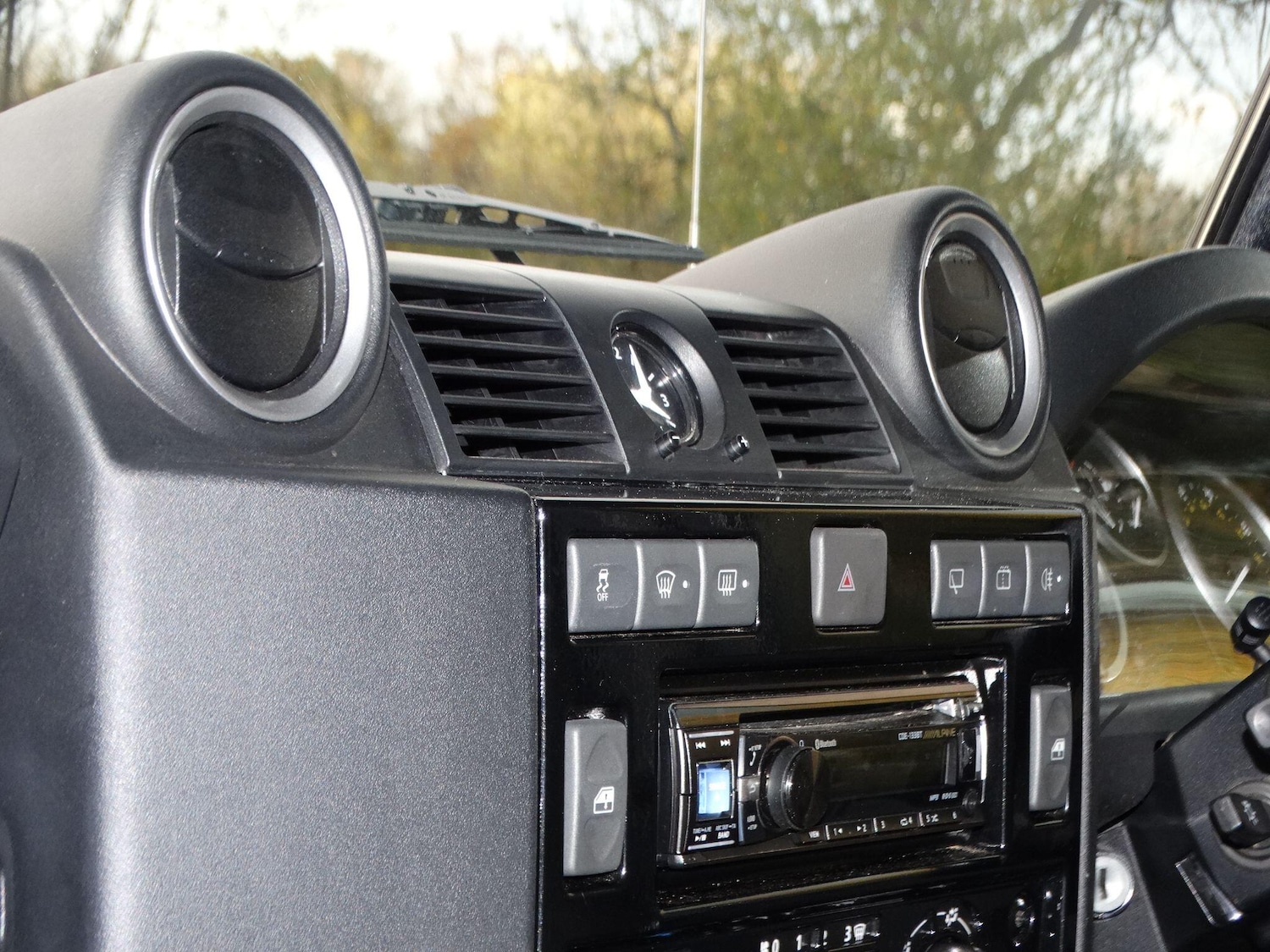 Used Land Rover Defender 90 2015 for sale - 76659064: Photo 16