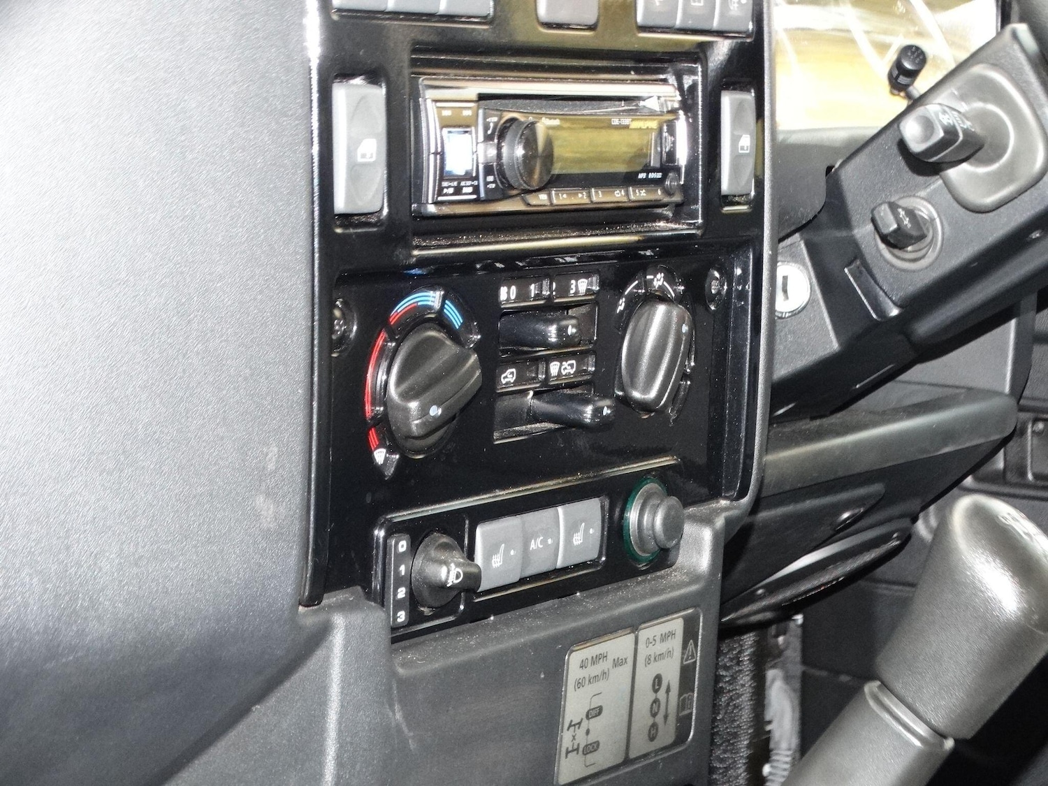 Used Land Rover Defender 90 2015 for sale - 76659064: Photo 17