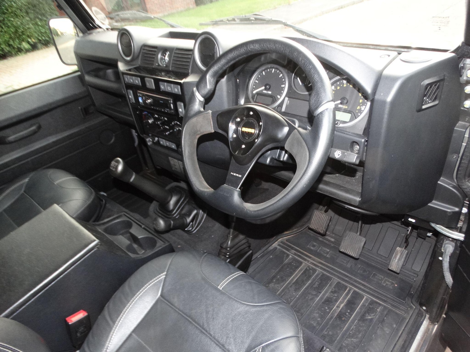 Used Land Rover Defender 90 2015 for sale - 76659064: Photo 19