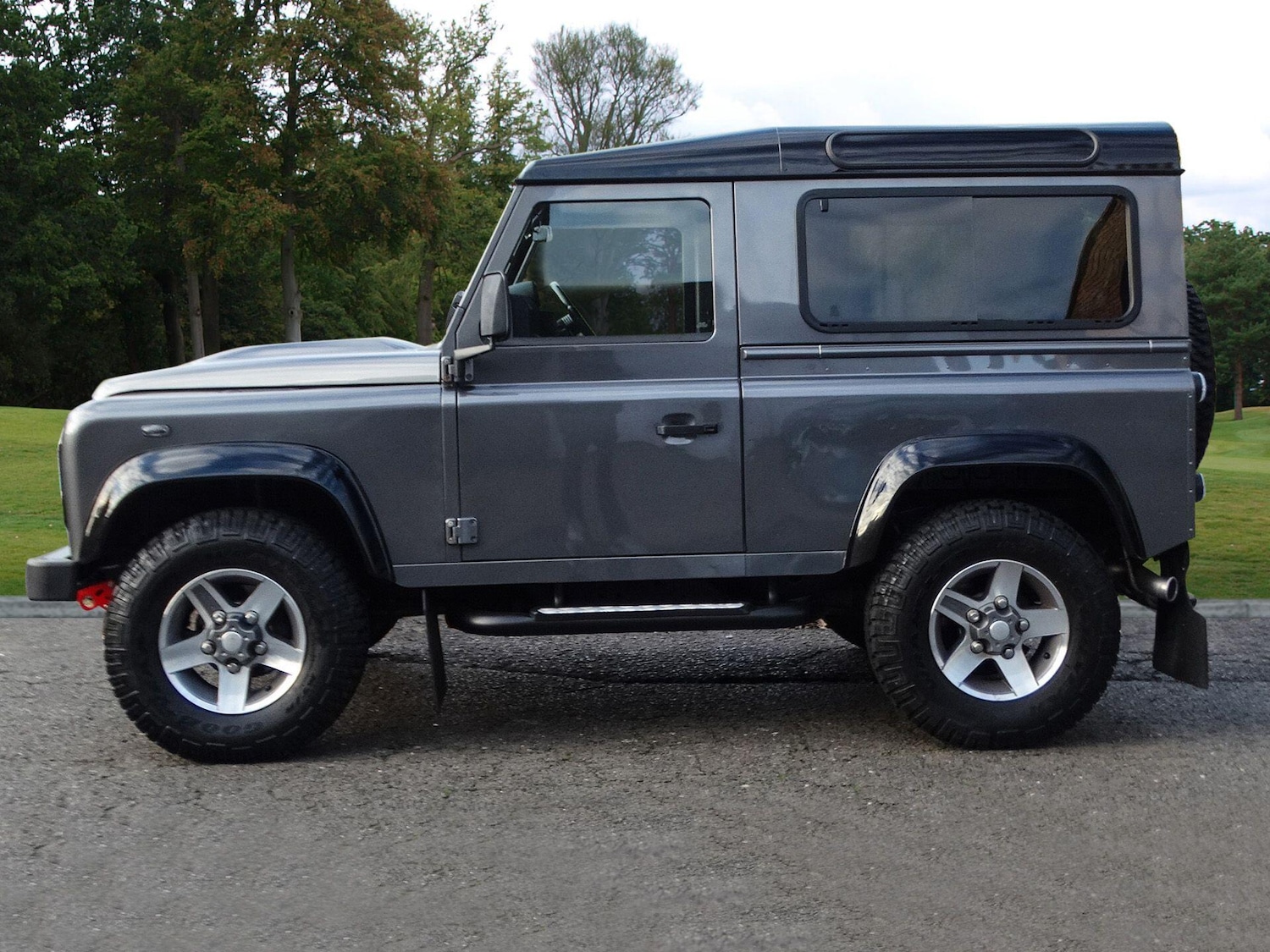 Used Land Rover Defender 90 2015 for sale - 76659064: Photo 2